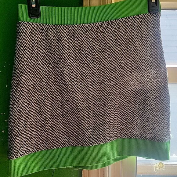 NWOT Zara Knit Black White Chevron Lime Green Trim Mini Skirt - - Picture 2 of 2